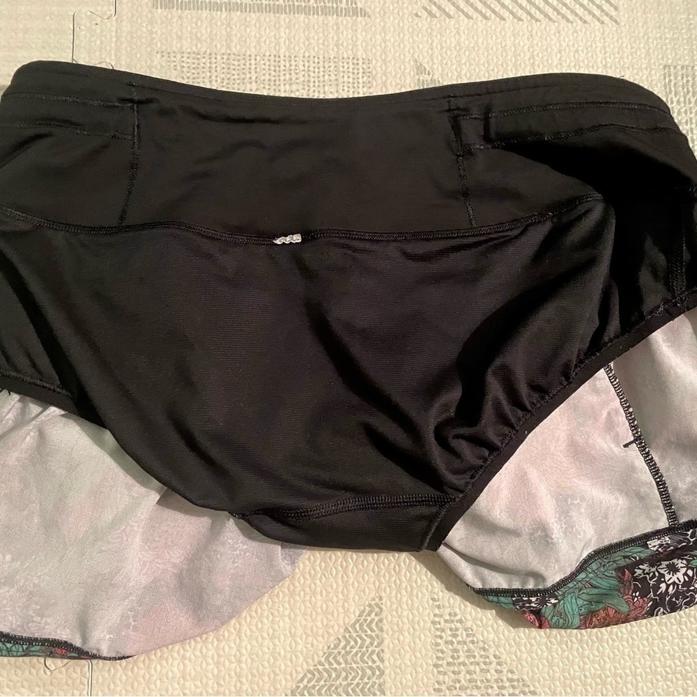 Lululemon Run Times 4" Shorts Zen Garden Size 4 - Picture 13 of 13
